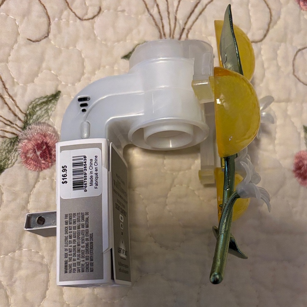 Bath & Body Works Yellow Lemon Branch Wall Accent - Picture 2 of 3